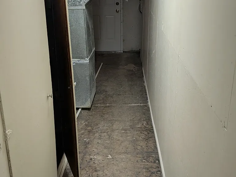 124 W 21st St — Photo 10