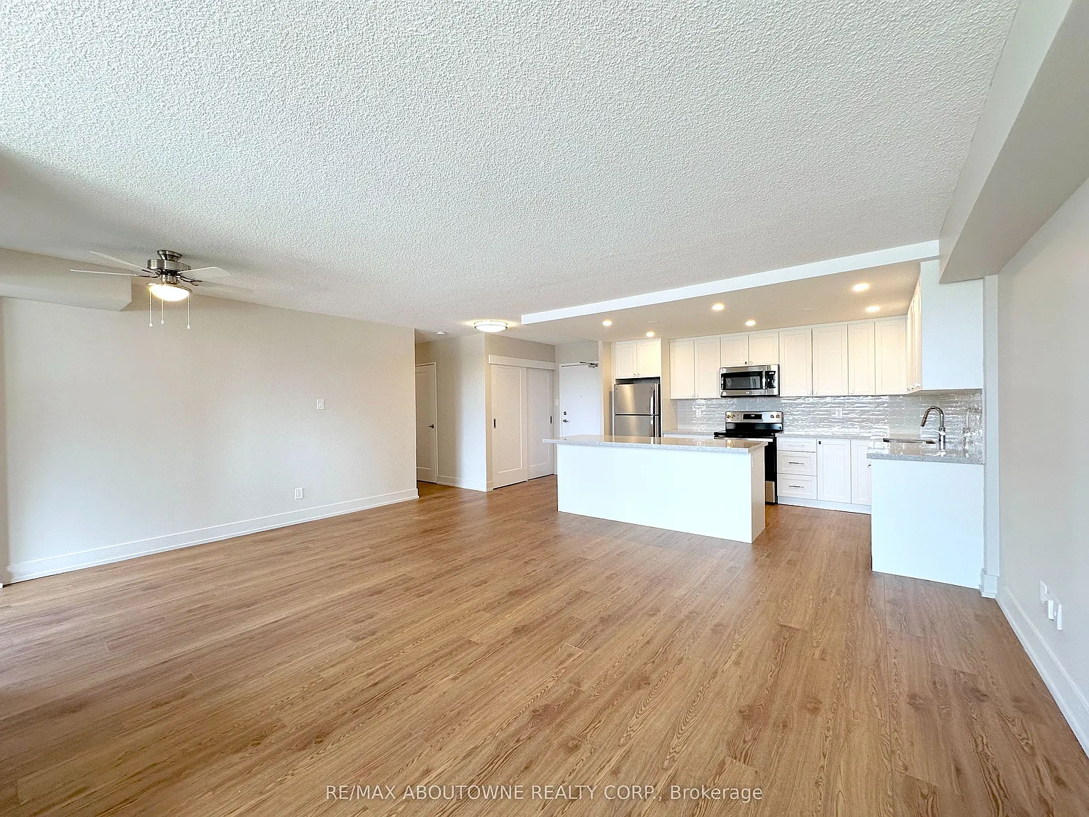 Royal Rose Apartments — Photo 2