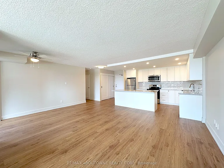 165 La Rose Ave #916 — Photo 2