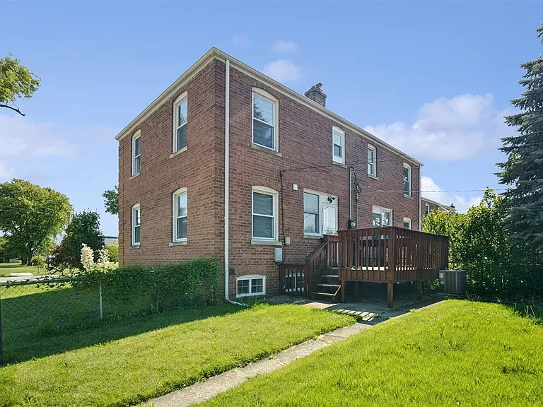 1798 Howard Ave — Photo 15