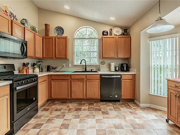 2nd image of 2825 Long Leaf Pine St