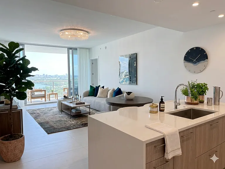 151 N Seabreeze Blvd #403 — Photo 3