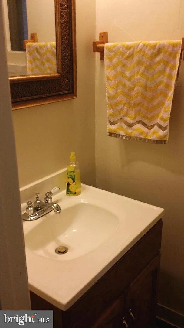 3 bed, 1.5 bath, 1484 sqft, $3,100 — Photo 2