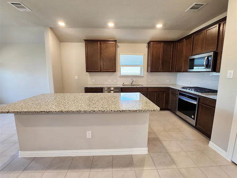 3812 Chalk Hill Ave — Photo 4