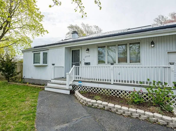 2002 Wave Avenue, Medford, NY 11763