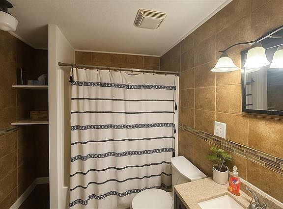 3rd image of 800 Avenue J