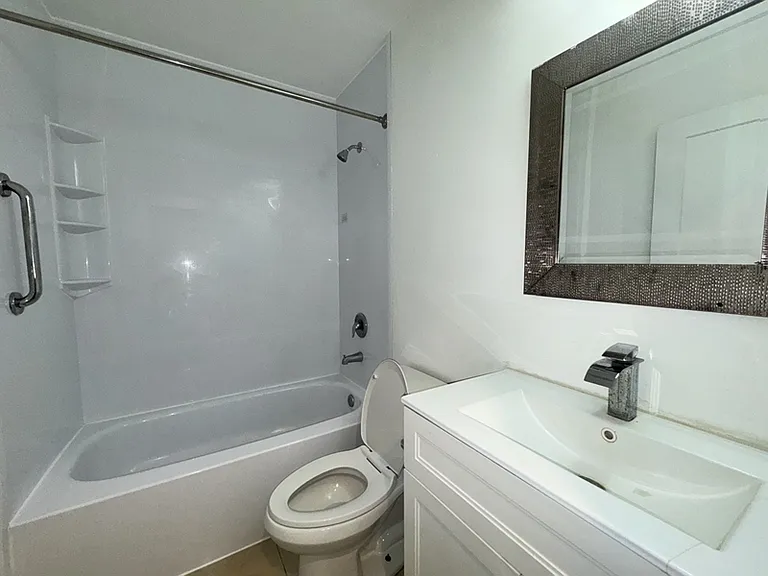 16 Wellington St W #6 — Photo 17