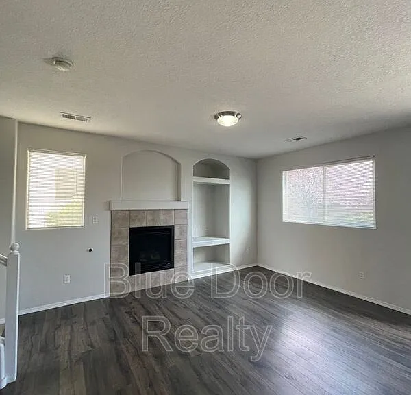 1813 Cortina Loop SE — Photo 3