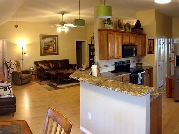 3rd image of 521 Oak Hills Dr