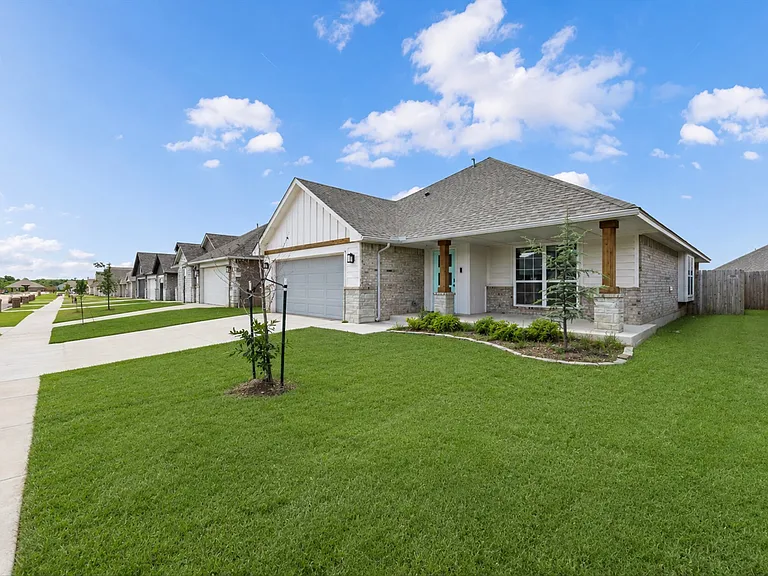 13933 Klinsman Rd — Photo 3
