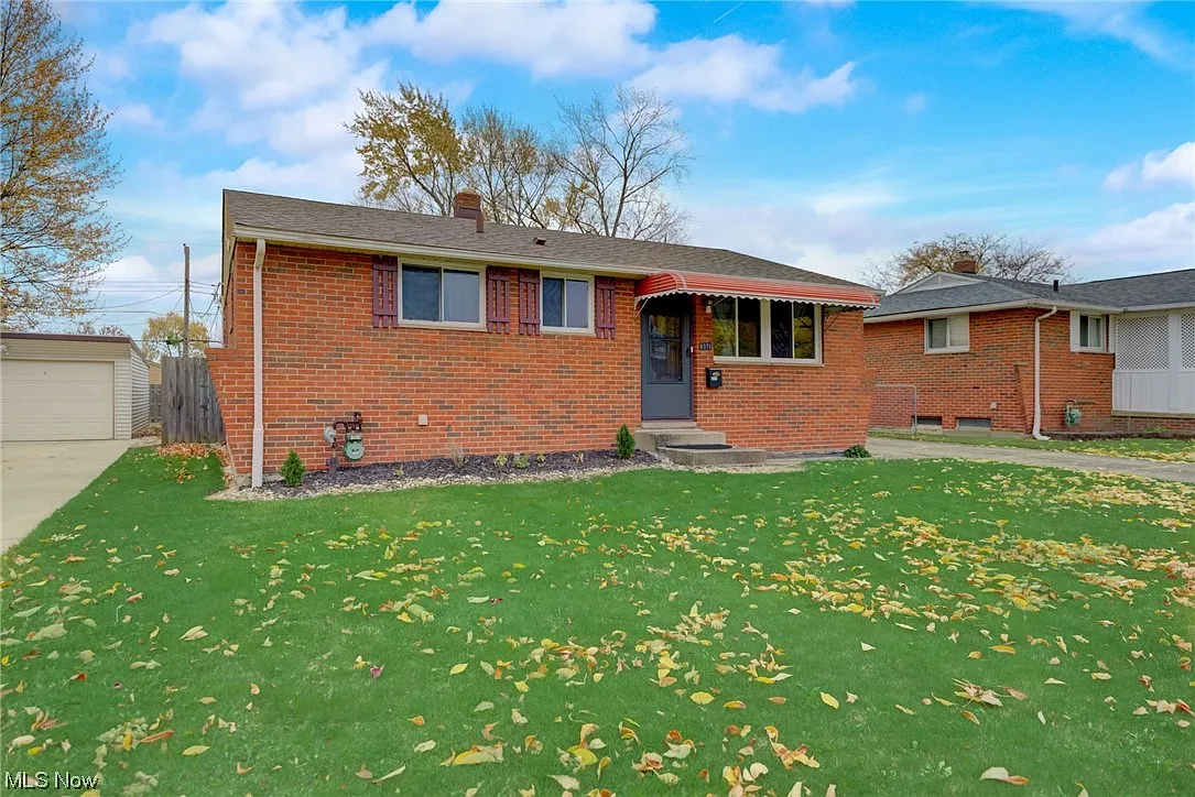 6371 Sandfield Dr photo 1