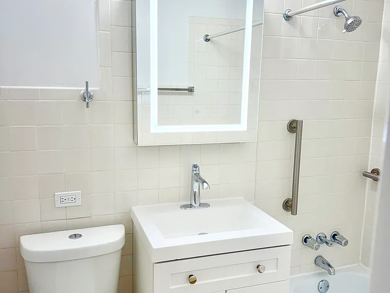 913 W Sheridan Rd #3 — Photo 10