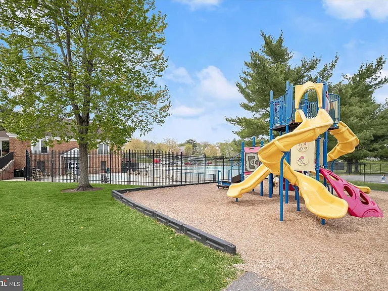 2505 McVeary Ct #11D — Photo 28