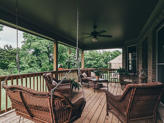 3rd image of 132 Sedona Woods Trl