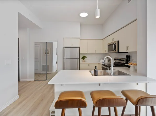 The Deanwood - 70 Dean Avenue, Barrie