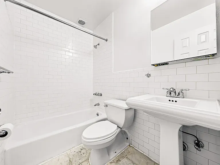 322 W 14th St #4G — Photo 4