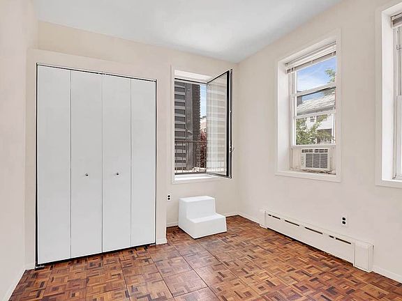 3rd image of 308 Bedford Ave #2R