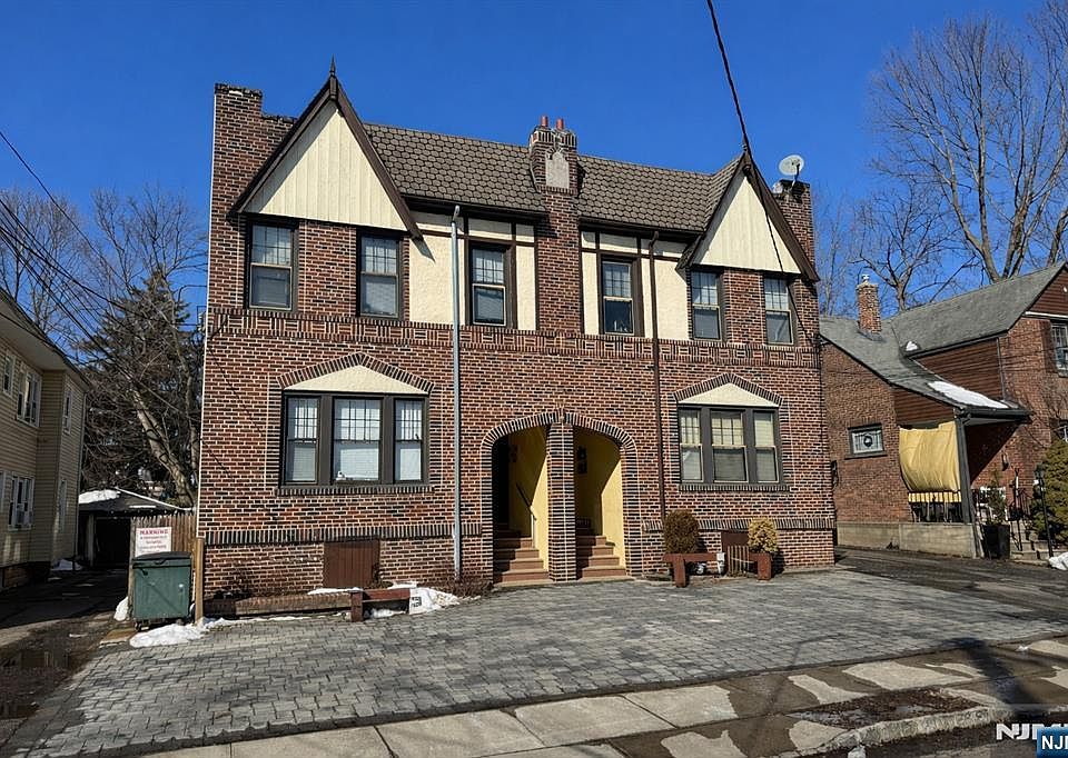 1st image of 16 Roosevelt Ave