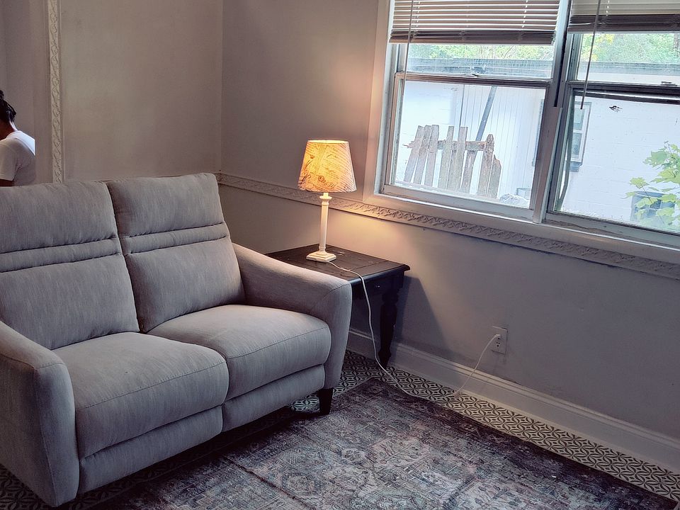 2nd image of 1164 Lake Shore Blvd #A