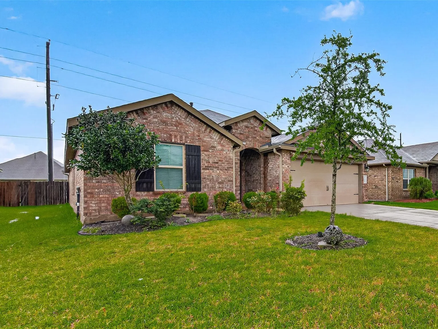 4 bed, 2084 sqft, $2,500 — Photo 2
