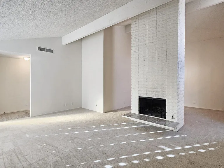4326 Fair Oaks Blvd — Photo 3