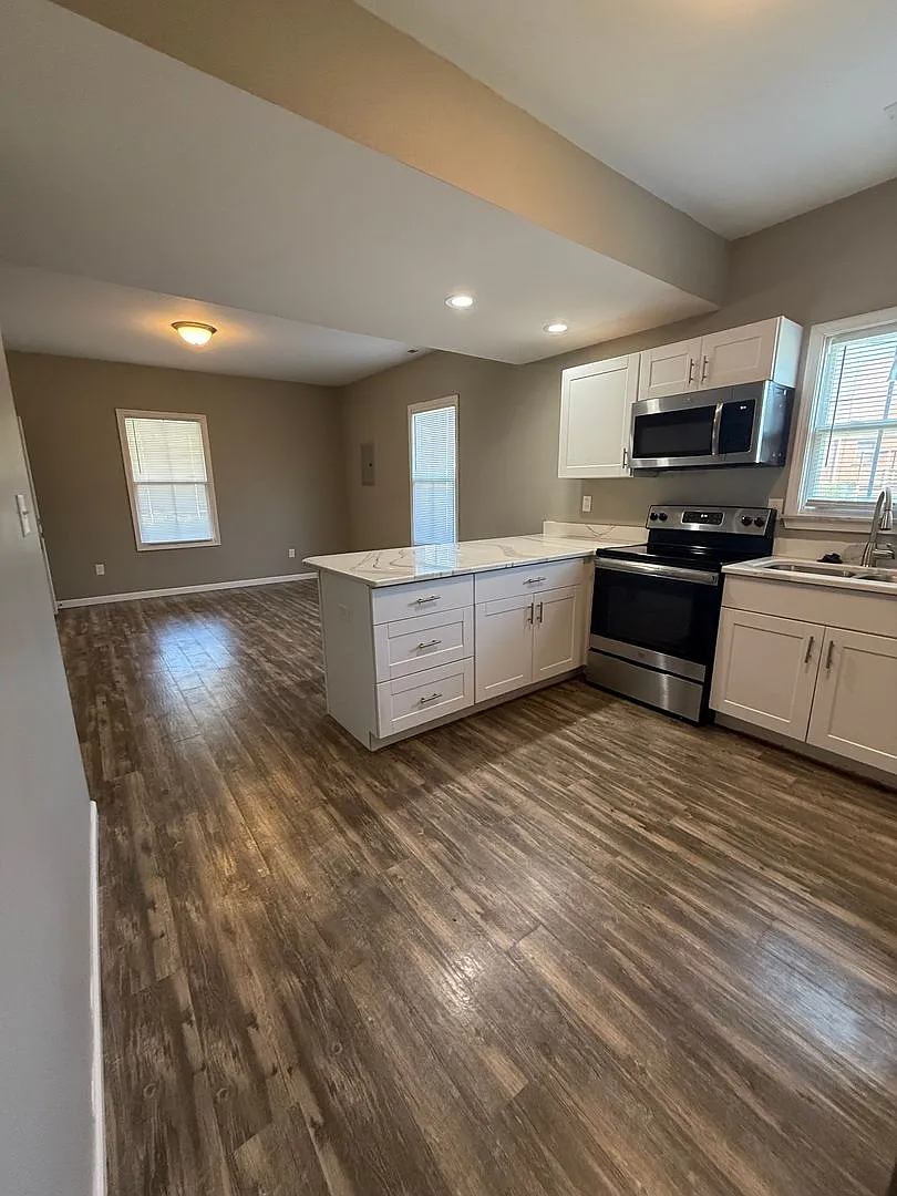 Magnificently Renovated Two Bedroom in the Heart of Old Town Wentzville — Photo 2