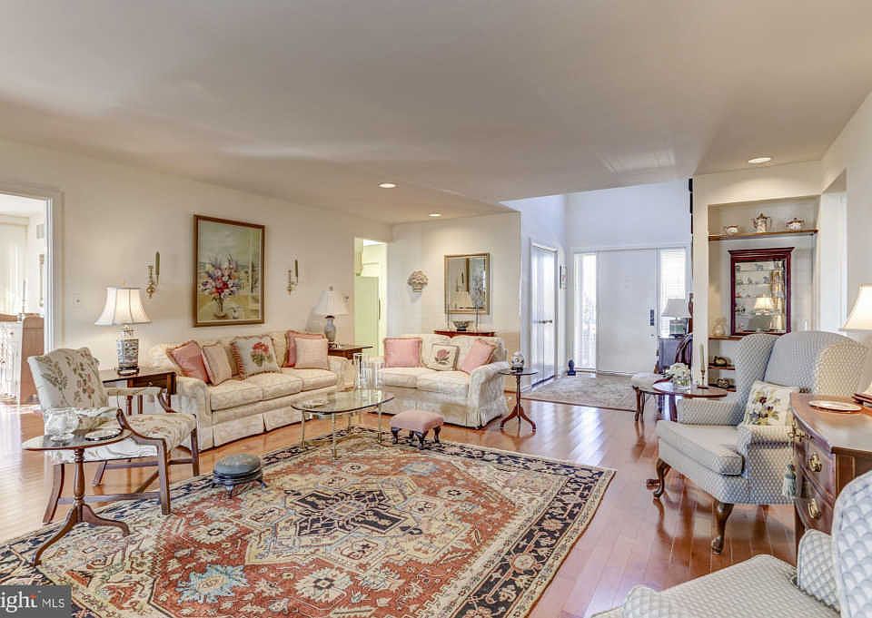 2nd image of 1005 Penny Dr