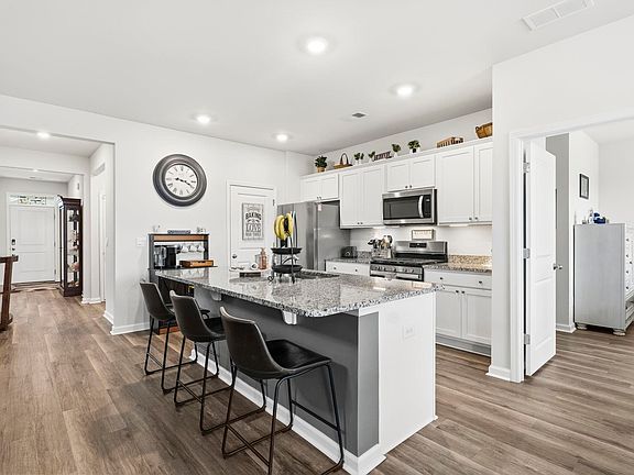 5th image of 1096 Flintshire Dr.