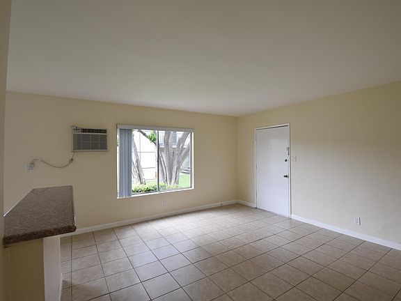 4th image of 625 S Wabash Ave APT 1