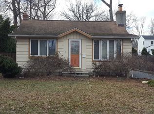35 Roosevelt Ave, Lake Hiawatha, NJ 07034