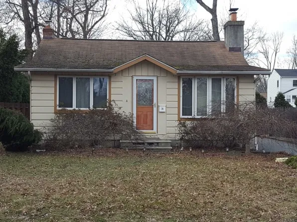 35 Roosevelt Ave, Lake Hiawatha, NJ 07034