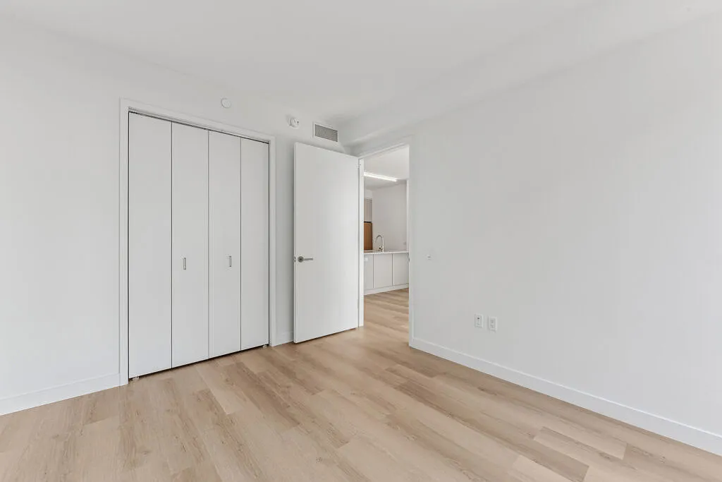 17 Hanover Place — Photo 3
