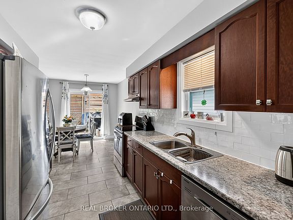 5th image of 35 Courtney Cres