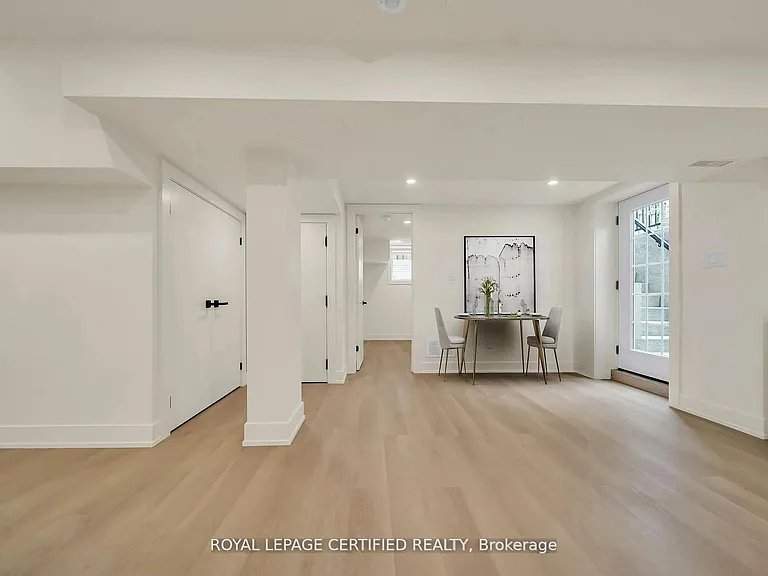 5016 Natkarni Cres #LOWER — Photo 8