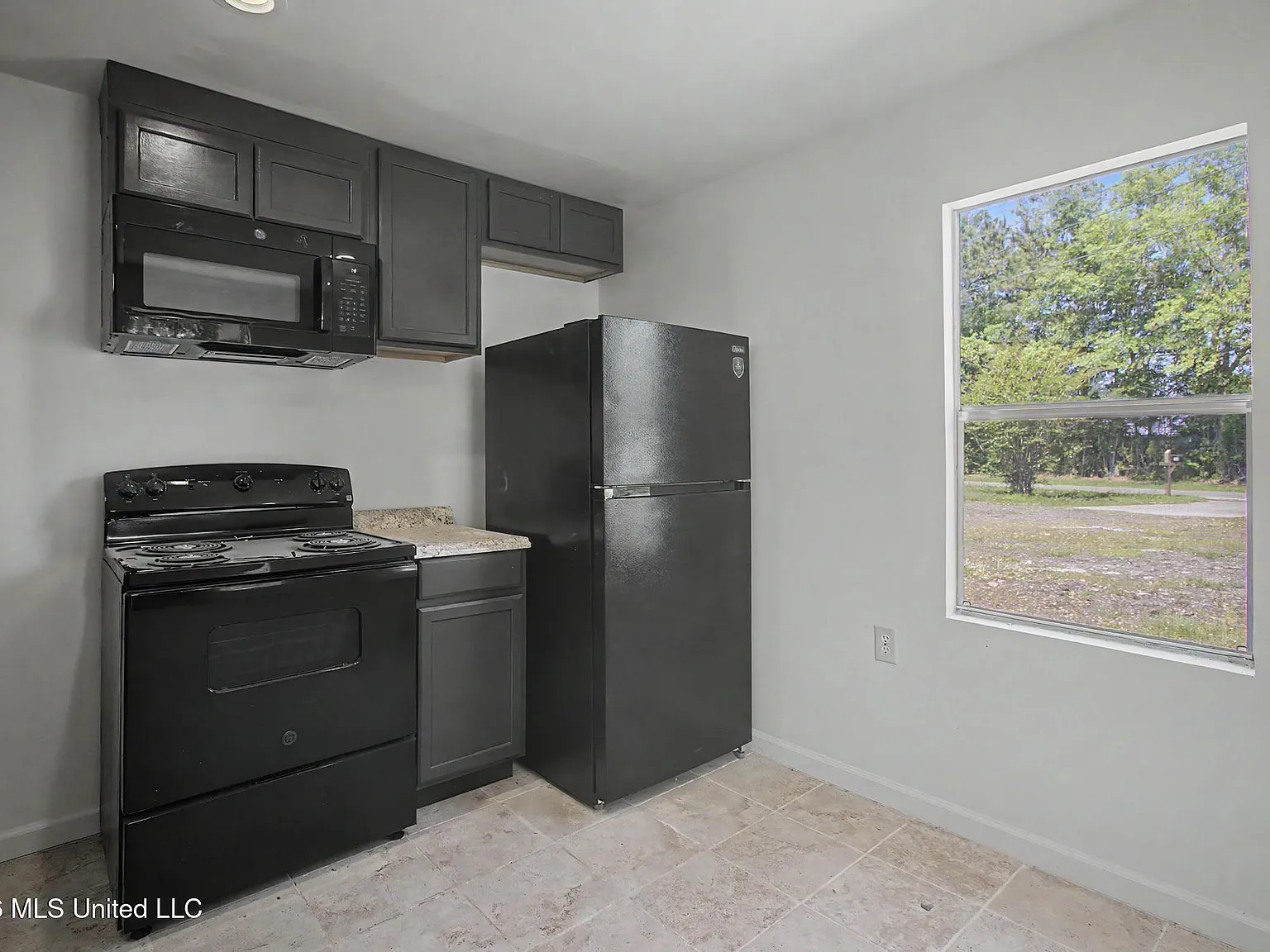 Studio, 1.0 bath, 300 sqft, $850 — Photo 3