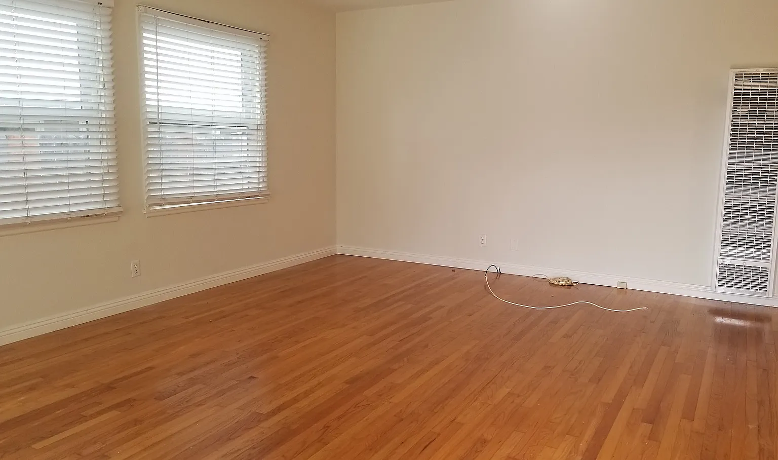 3 bed, 1120 sqft, $4,700 — Photo 2