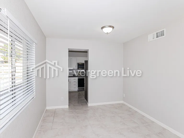 6604 W Christy Dr — Photo 6