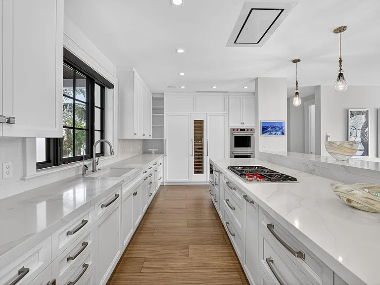 400 Mola Ave — Photo 26
