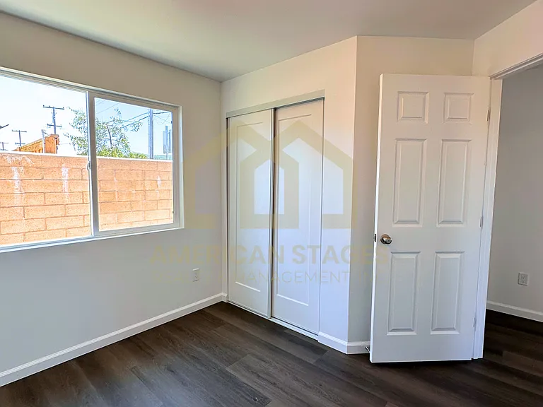 239 N East St — Photo 13
