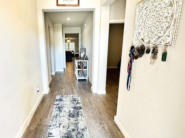 252 Drumcliffe Dr — Photo 3