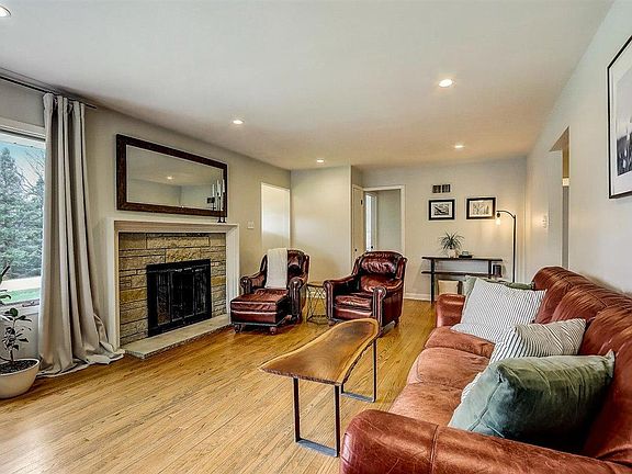 4th image of 17325 Robinwood St