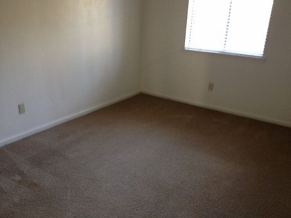 3rd image of 1460 Willow Bend Way APT B