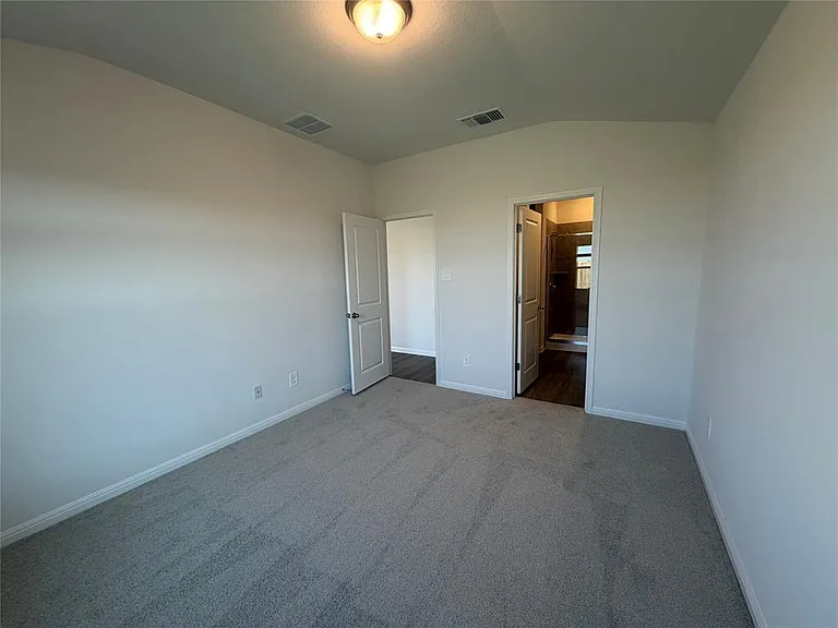 121 Honey Bee Rd — Photo 5