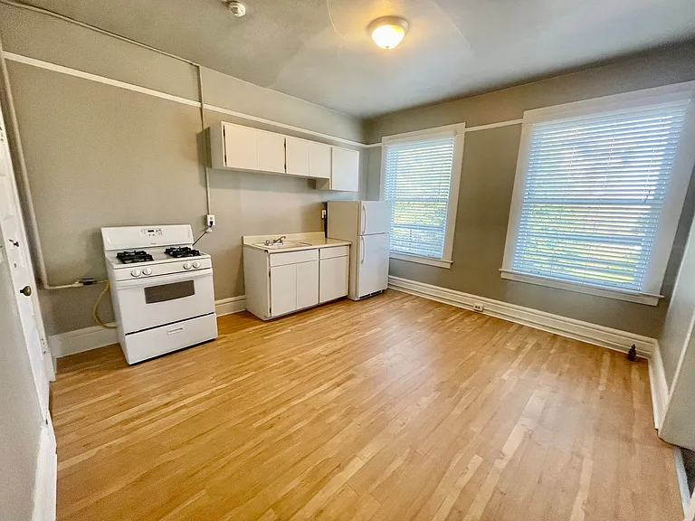 106 S Cedar St — Photo 33