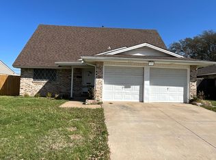 1917 E Crosby Rd, Carrollton, TX 75006