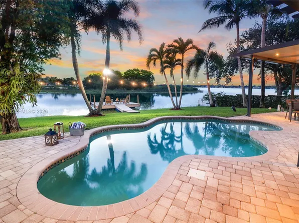 1108 NW 180th Ave, Pembroke Pines, FL 33029
