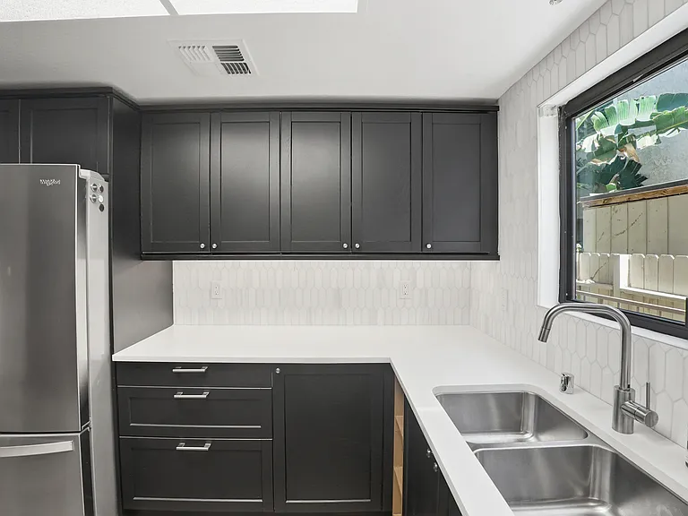 9960 Owensmouth Ave #21 — Photo 12