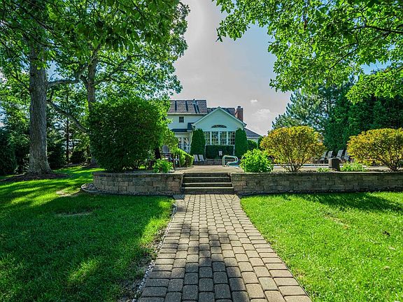 4th image of 9425 Julia Dr