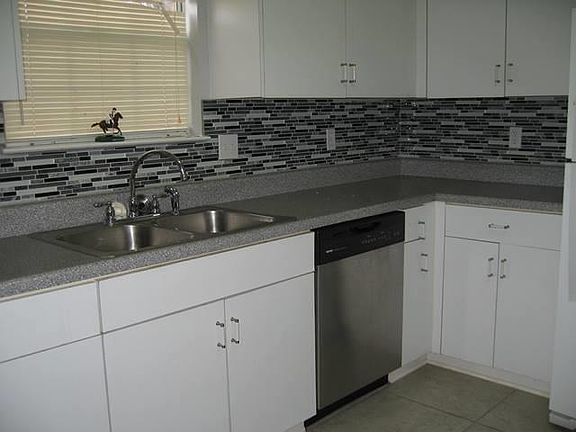 5th image of 717 Meadowview Ln