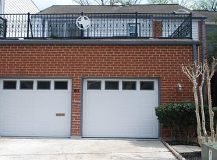 61 Legend Ln, Houston, TX 77024